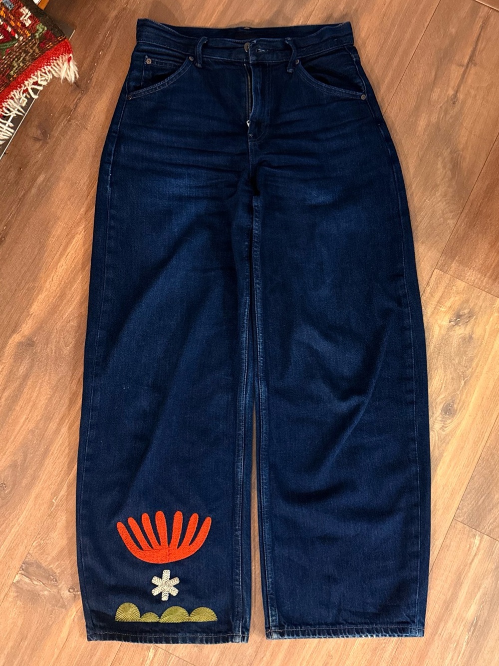 Embroidered Jeans - Picture 2 of 3